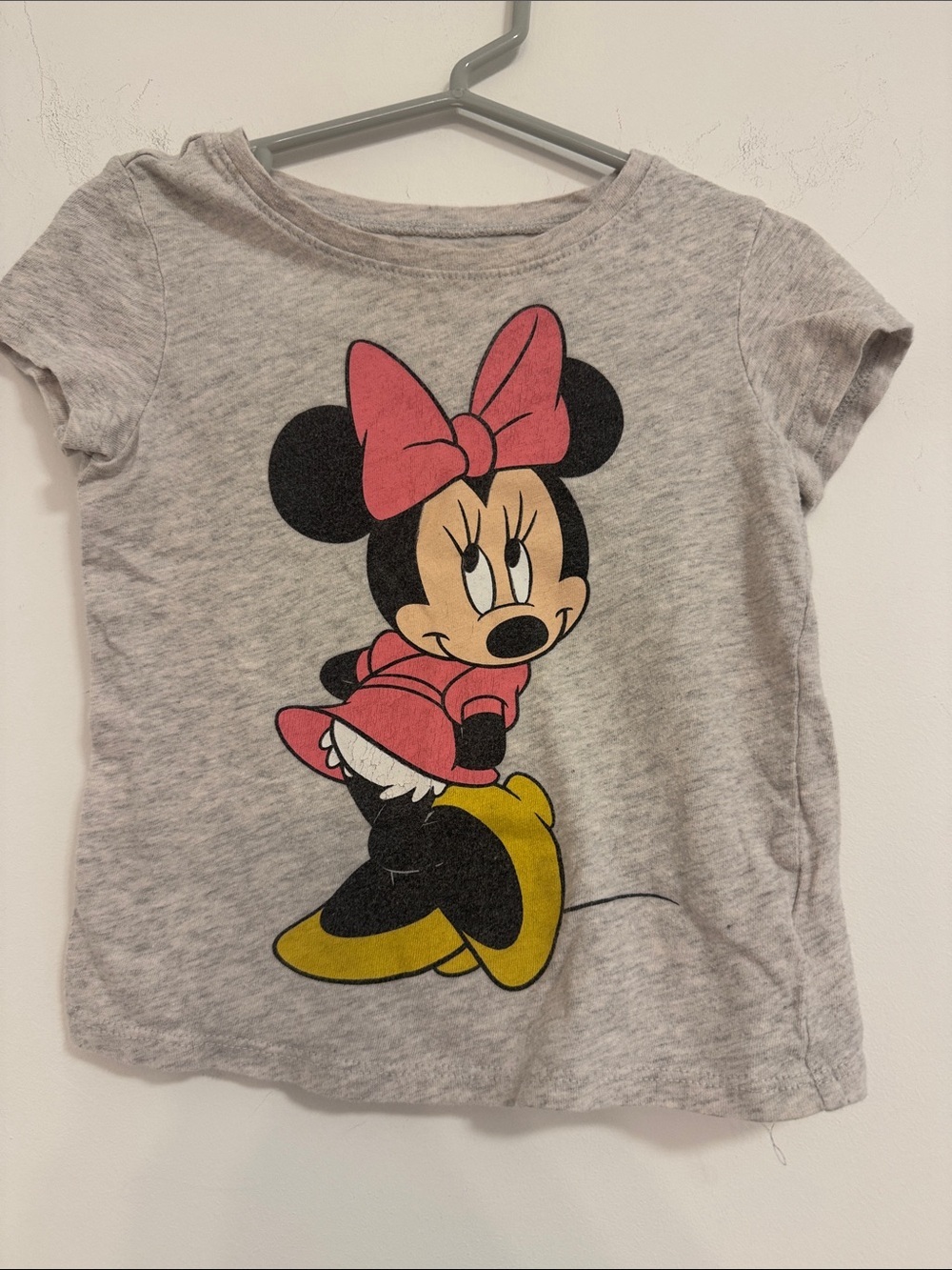 Disney Girls Minnie Mouse Tee - Gray with Pink Bow and Yellow Shoes